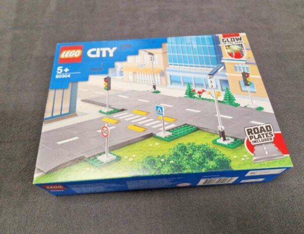 LEGO&reg; City Stra&szlig;enkreuzung mit Ampeln (60304) - MISB - OVP, orginal
